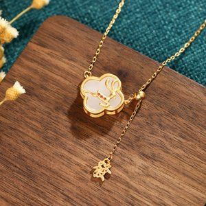 Palace style a deer hair pendant four leaf clover necklace